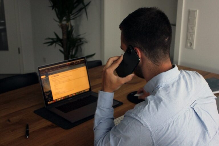 man using car sales phone scripts to close a deal