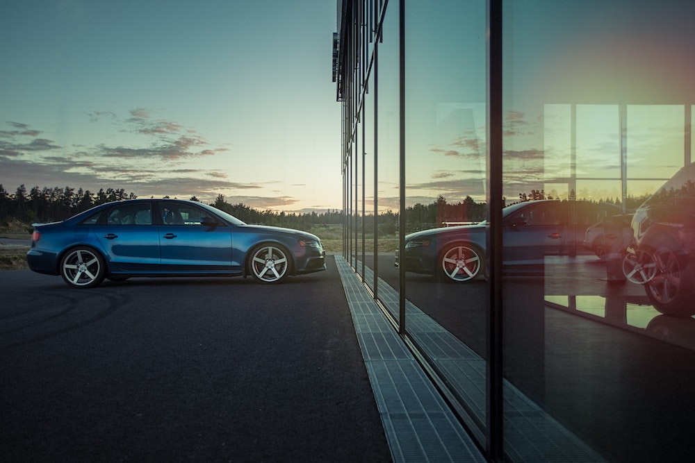 8 Tips on How to Run a Car Dealership Successfully 1 An image of a car outside of a car dealership