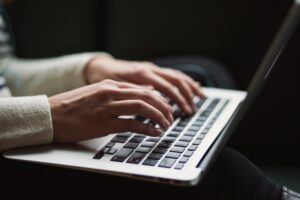 woman typing a response to internet car leads